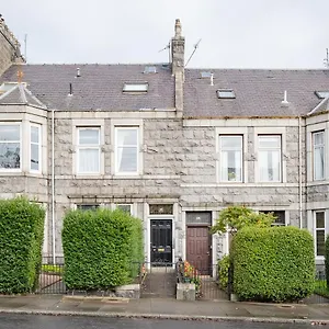 2 Bedroom At Sensational Serviced - Clifton Road Apartment