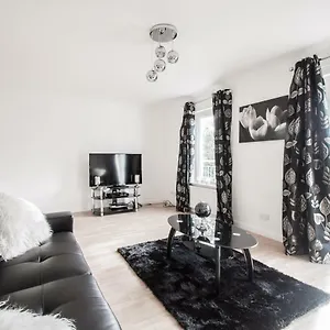 Orange Town House - Shaw Road, Only 6 Minutes To Centre Apartment