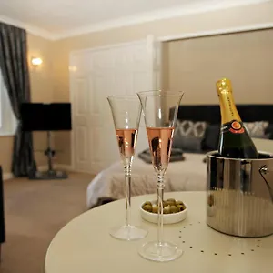  Apartment Centre Close To United Kingdom